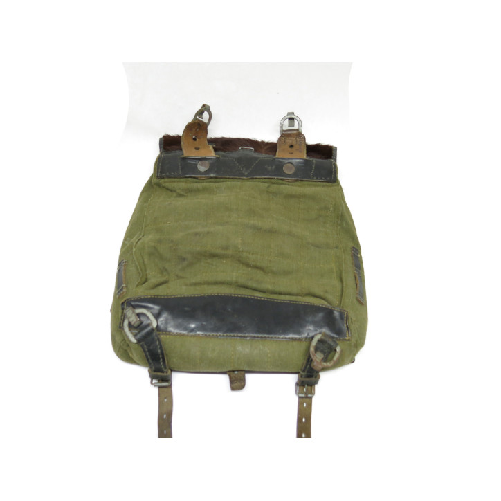 Sac a dos poil de vache Allemand daté 1942 dpq ref sa 456