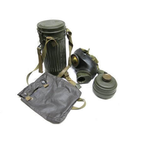 Masque a gaz dans sa boite carton