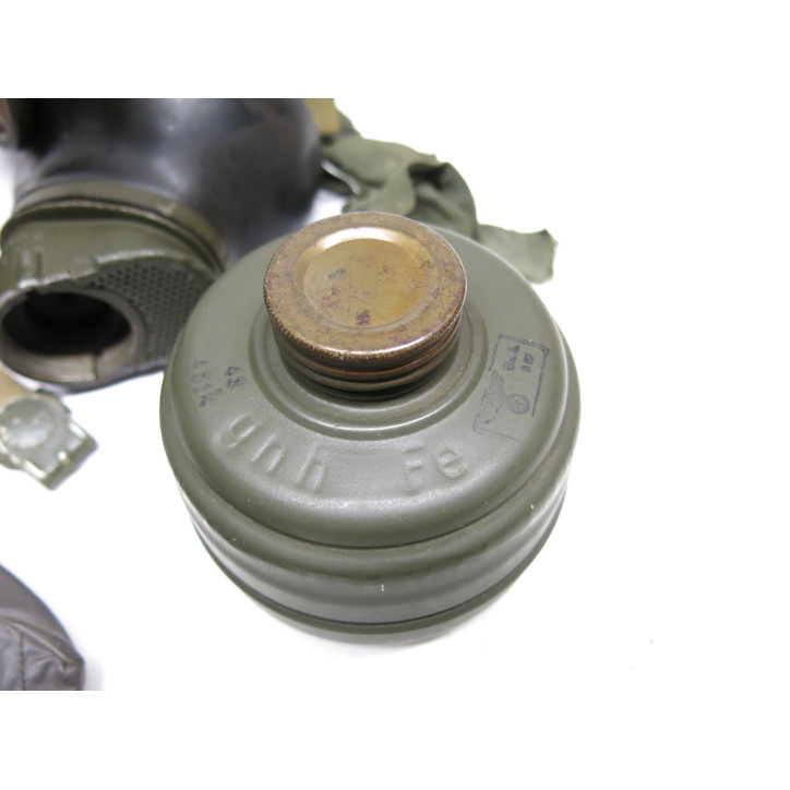 Masque à gaz Allemand 1942  dans sa boite métal ref 258