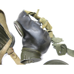 Masque à gaz Allemand 1942  dans sa boite métal ref 258