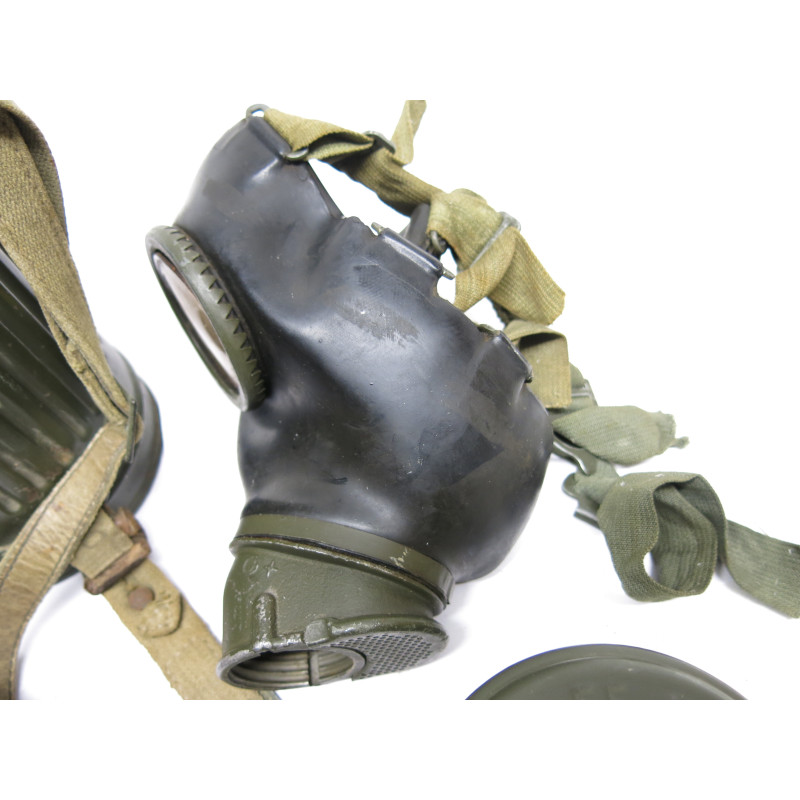 Masque a gaz dans sa boite carton