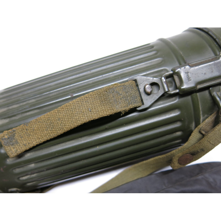 Masque à gaz Allemand 1942  dans sa boite métal ref 258