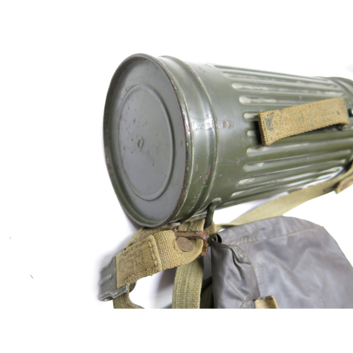 Masque à gaz Allemand 1942  dans sa boite métal ref 258