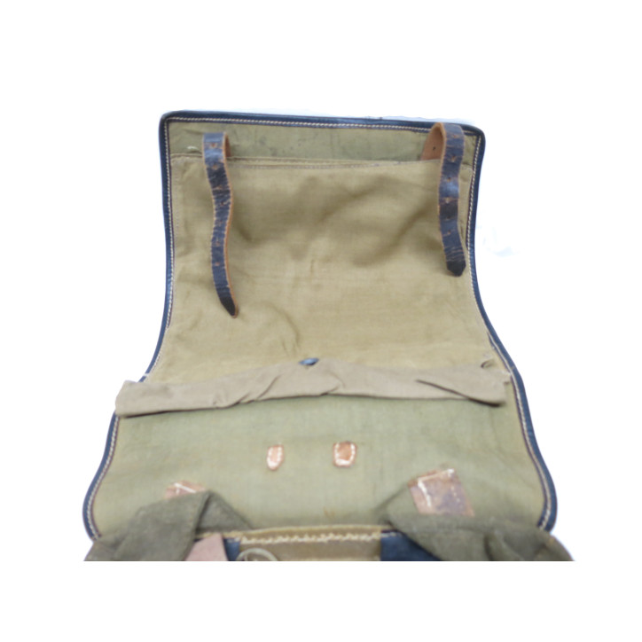 Sac a dos poil de vache Allemand daté 1942  ref 777