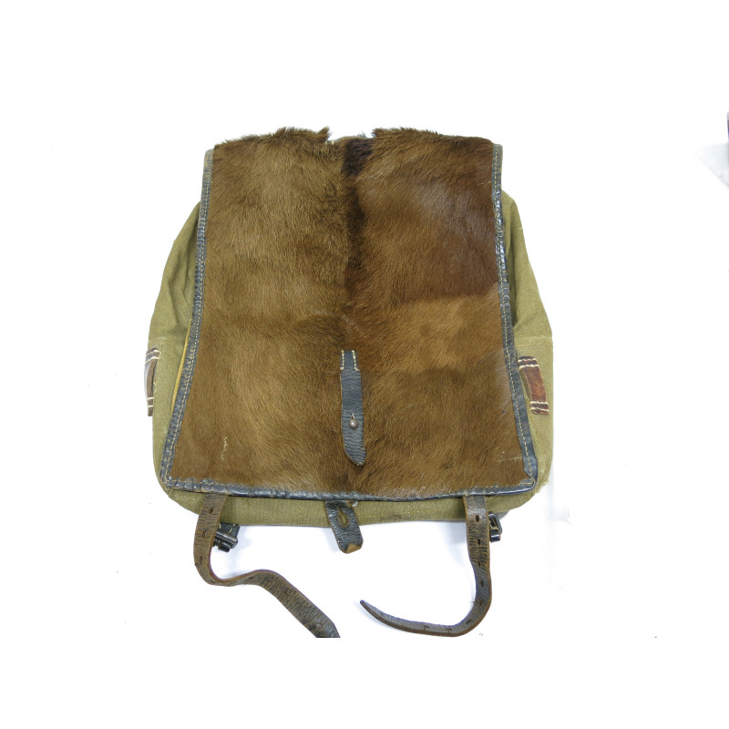 Sac a dos poil de vache Allemand daté 1943  ref  888