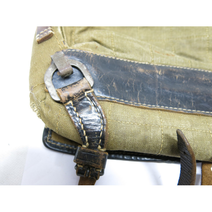 Sac a dos poil de vache Allemand daté 1943  ref  888