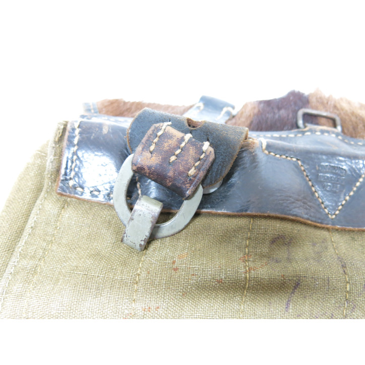Sac a dos poil de vache Allemand daté 1943  ref  888