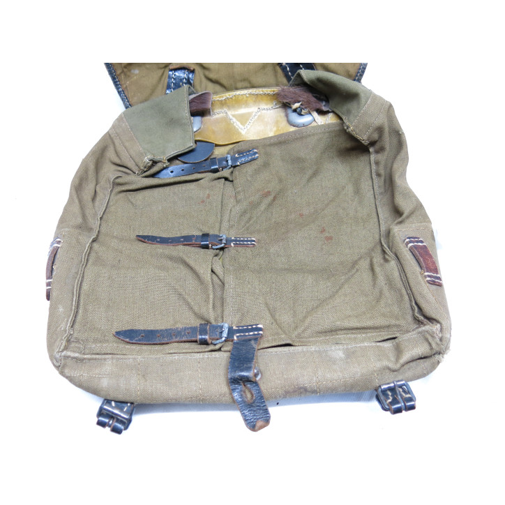 Sac a dos poil de vache Allemand daté 1943  ref  888