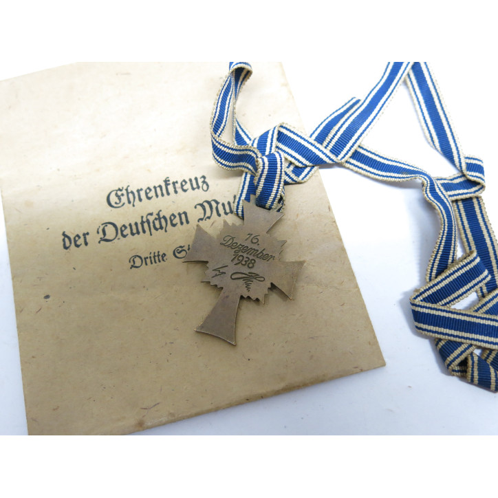 Croix des mères Allemande originale 39/45 avec ruban et pochette ref  100 