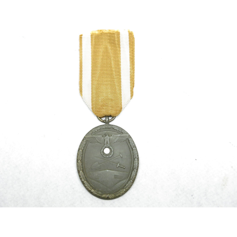 Médaille du mur de l'atlantique avec ruban originale 39/45 Réf 600 
