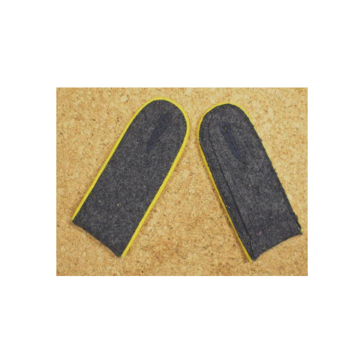 Paire de pattes d’épaules Luftwaffe passepoil jaune ref 60