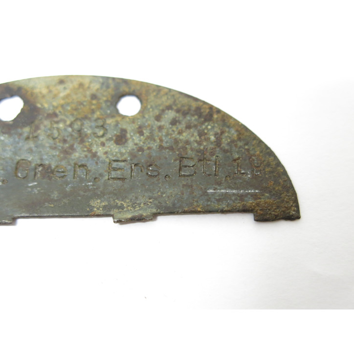 Demi plaque grenadier  identification originale Allemande Normandie  Ref 406