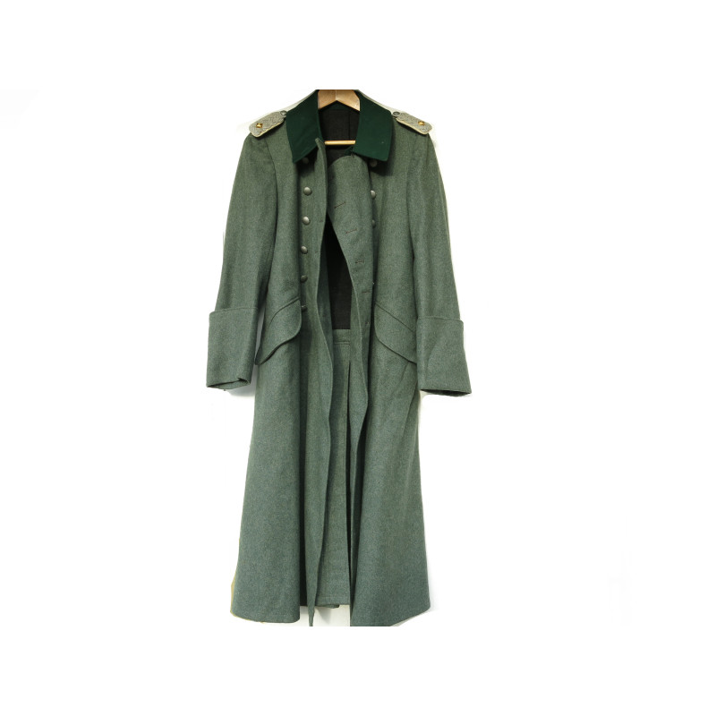 Capote originale soldat Allemand avec pattes d'épaules ref 666 