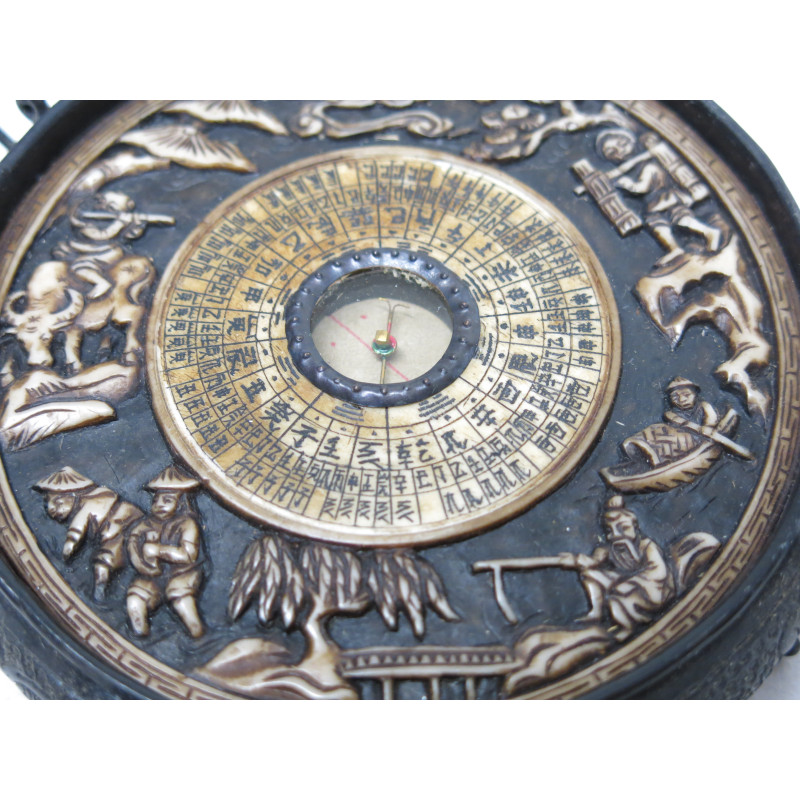 Superbe Boussole astrologique en métal asiatique gravée ref  147 