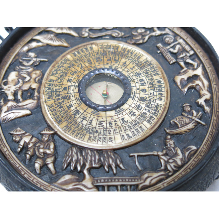 Superbe Boussole astrologique en métal asiatique gravée