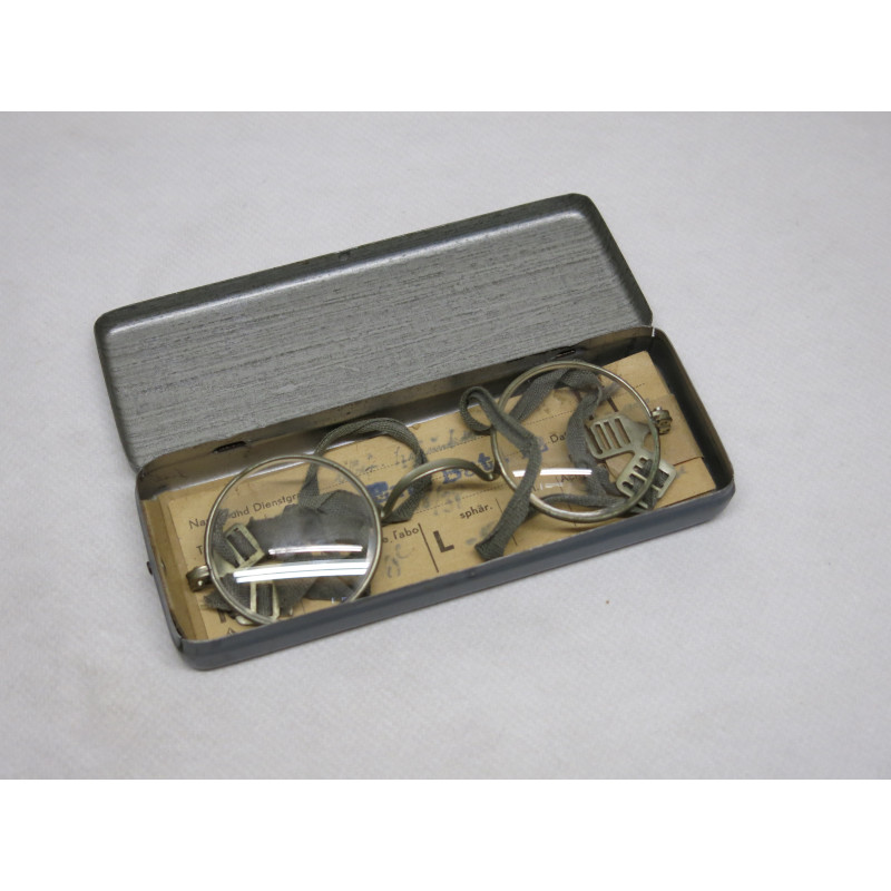 Boite en tole avec lunette Dienst  brille Allemande originale  ww2 ref 102  ref 44