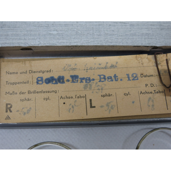 Boite en tole avec lunette Dienst  brille Allemande originale  ww2 ref 102  ref 44