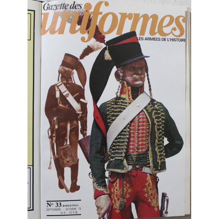 Album Uniformes No 3 avec couverture illustrée : revues No 31 à 36