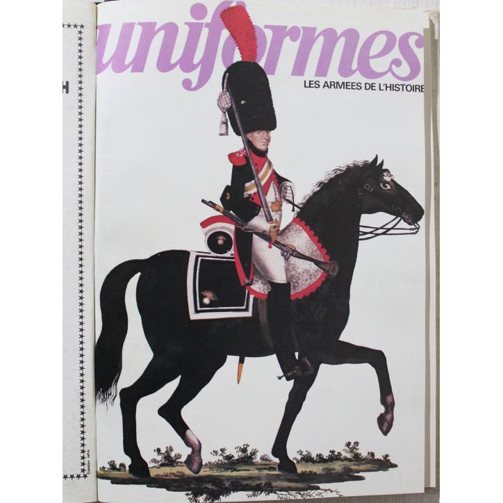 Album Uniformes No 3 avec couverture illustrée : revues No 31 à 36
