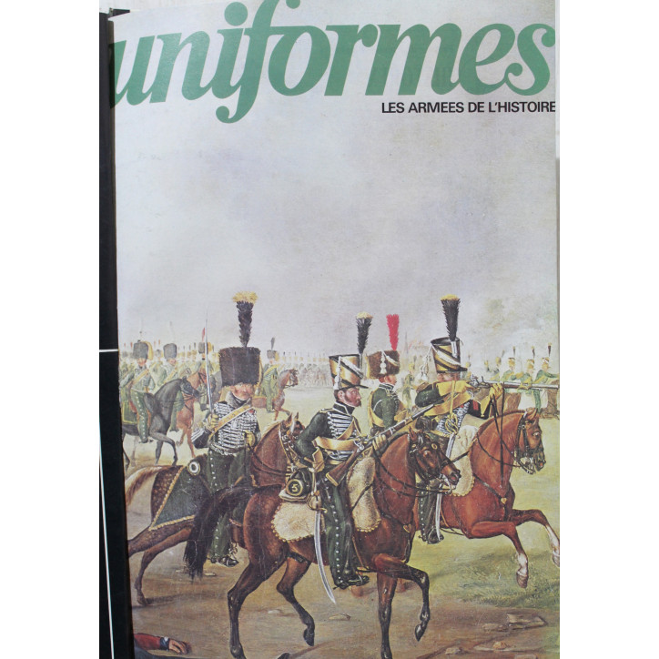 Album Uniformes No 3 avec couverture illustrée : revues No 31 à 36