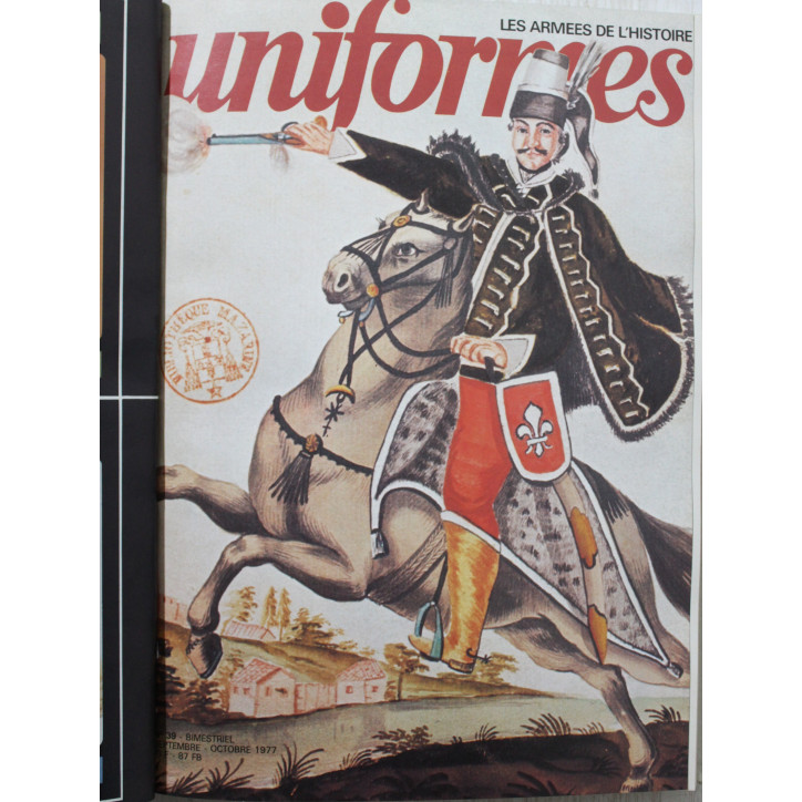 Album Uniformes No 4 avec couverture illustrée : revues No 37 à 42