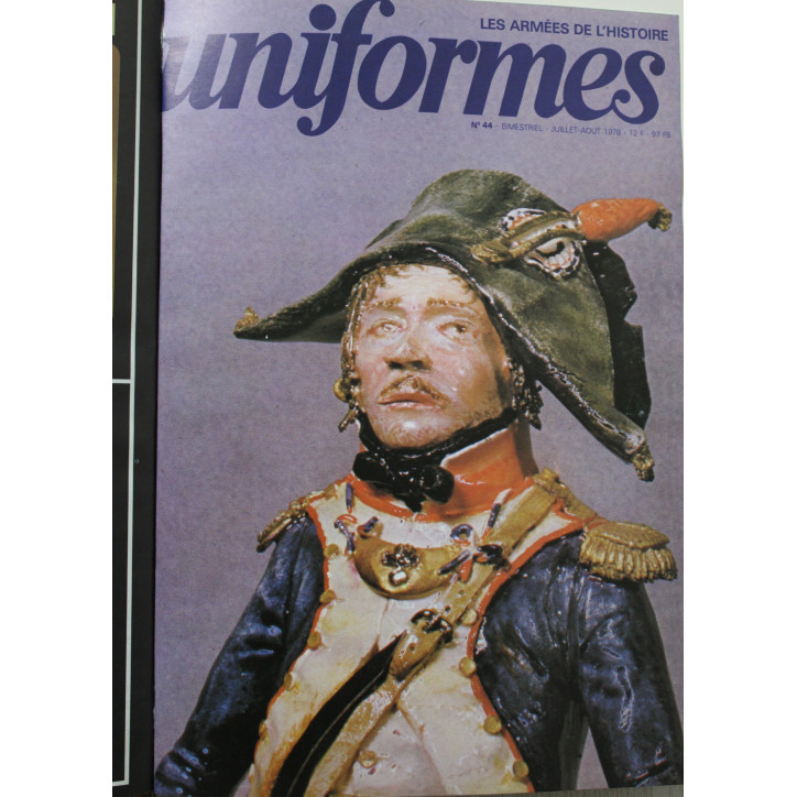 Album Uniformes No 5 avec couverture illustrée : revues No 43 à 48
