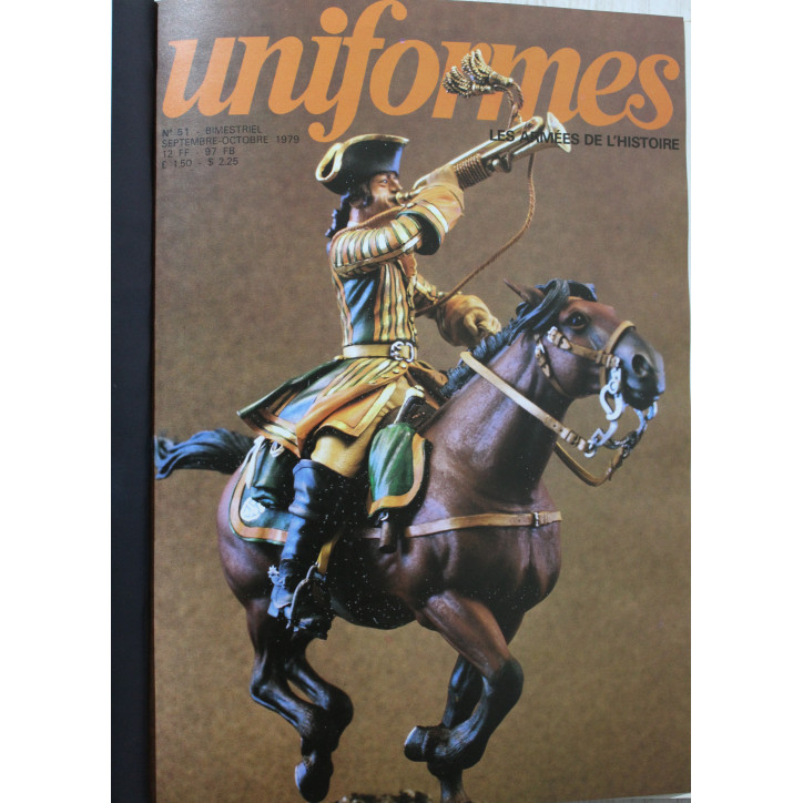 Album Uniformes No 6 avec couverture illustrée : revues No 49 à 54
