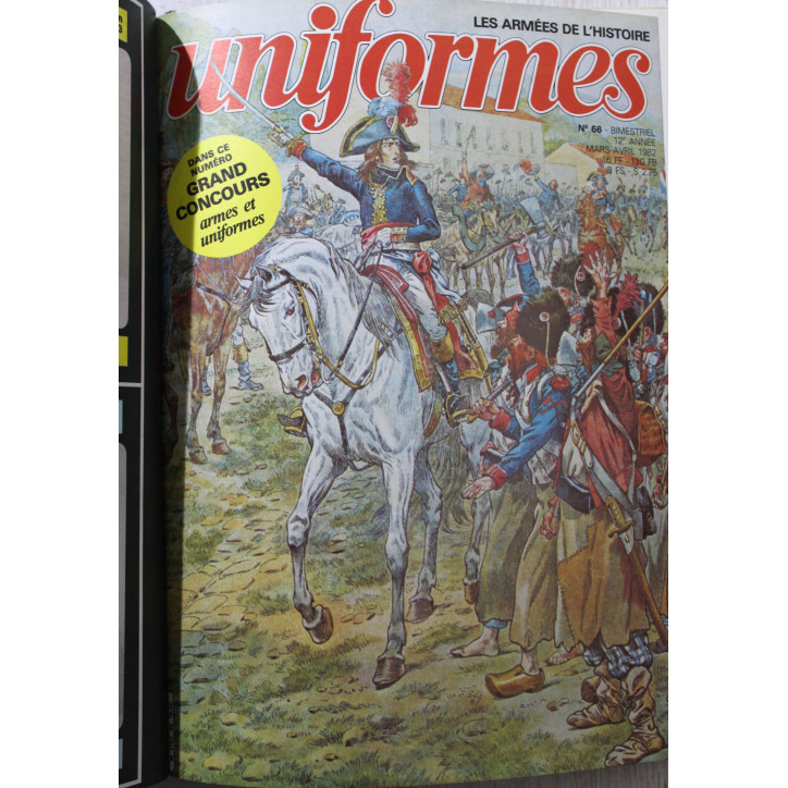 Album Uniformes No 8 avec couverture illustrée : revues No 61 à 66