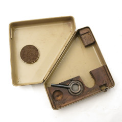 Boite avec clé  pour niveau WM 35 artillerie  Allemand ww2 ref bo 456
