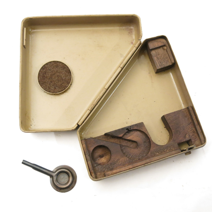 Boite avec clé  pour niveau WM 35 artillerie  Allemand ww2 ref bo 456