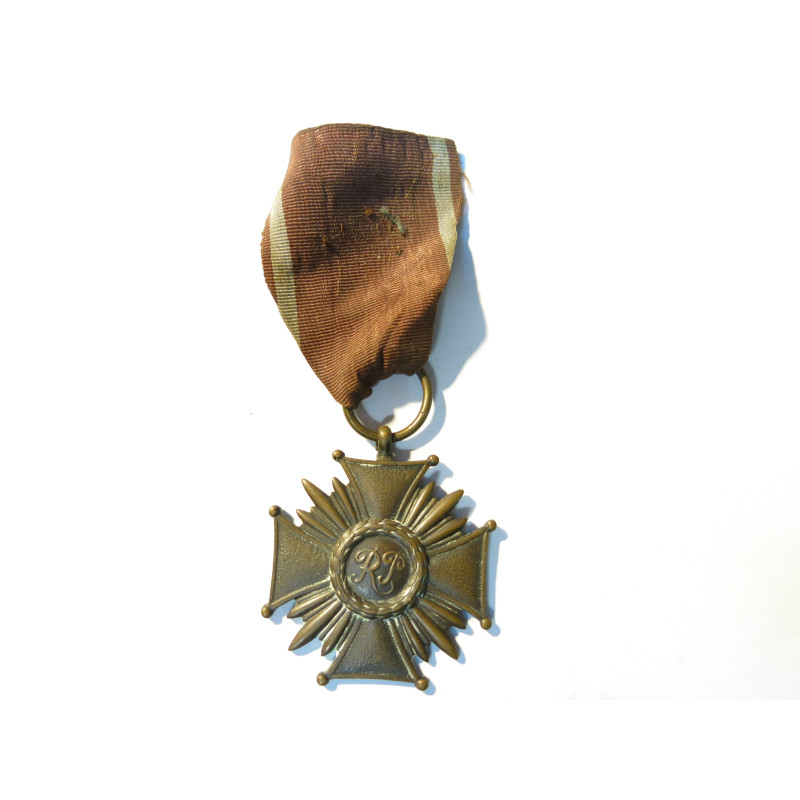 Médaille croix du mérite Pologne Réf 60 