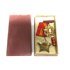 Lot de 2 medailles en boite Nord Vietnam ref 789 