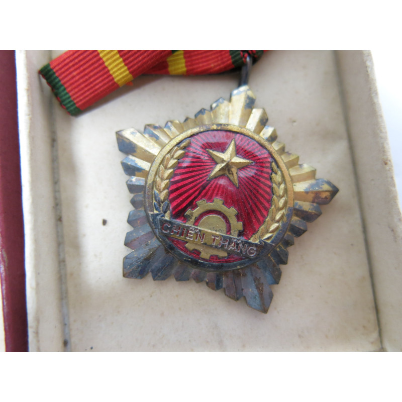 Medaille Chien Thang Nord Vietnam 1 etoile avec boite ref 88 