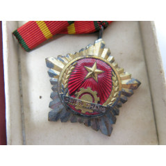 Medaille Chien Thang Nord Vietnam 1 etoile avec boite ref 88 