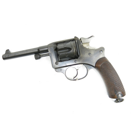 Revolver réglementaire 1892 calibre 8 mm catégorie B numéro 23186 daté 1893
