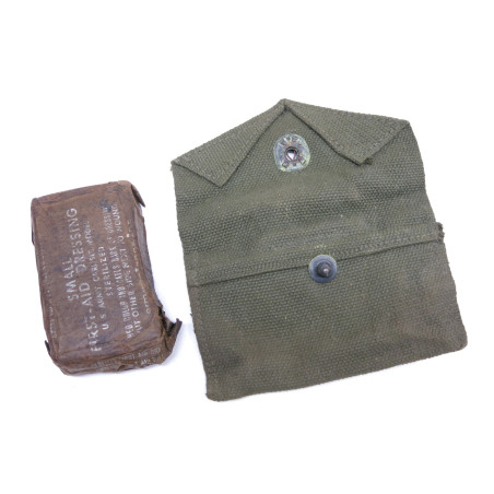 Porte pansement toile original avec pansement  US WW2 -  ref 30 