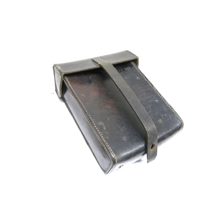 Trousse originale cuir de mitrailleur Allemand MG 34 / 42  datée 1939 ref 850 