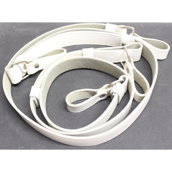 Ensemble ceinture et deux bretelles (baudrier) en cuir blanc militaire