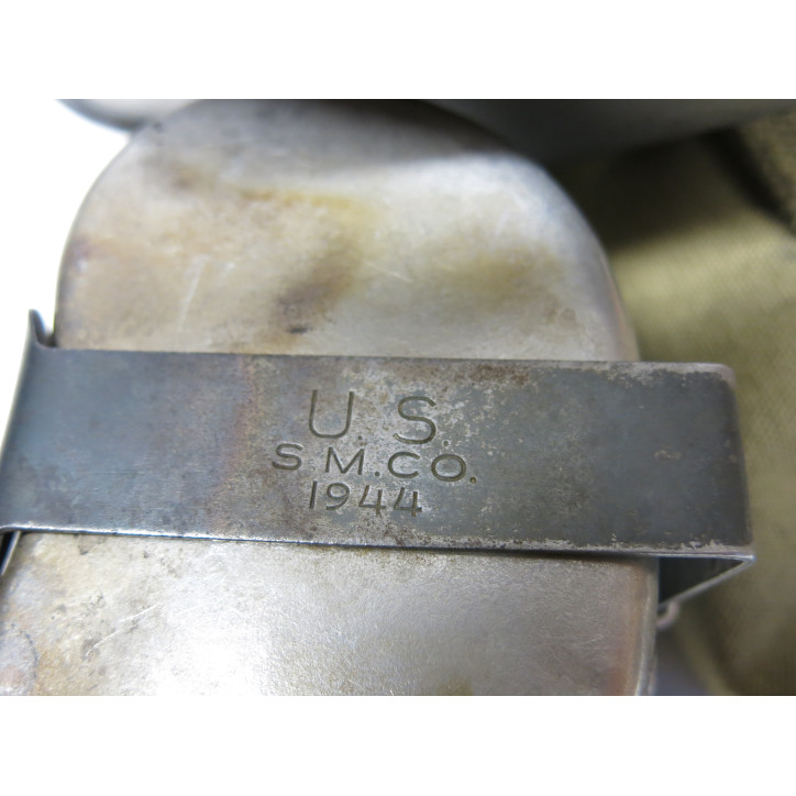 Gourde originale US 1944 complète avec quart et housse ref 850 Gourde originale US 1944 complète avec quart et housse ref 850