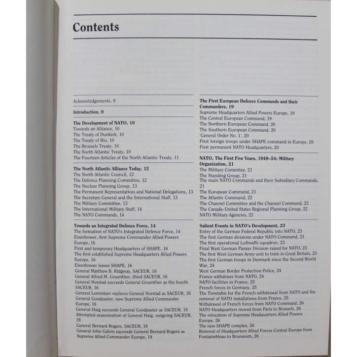 Livre NATO Forces: An Illustrated Reference to Their Organization and Insignia