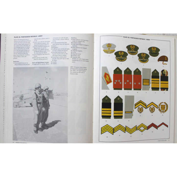 Livre NATO Forces: An Illustrated Reference to Their Organization and Insignia