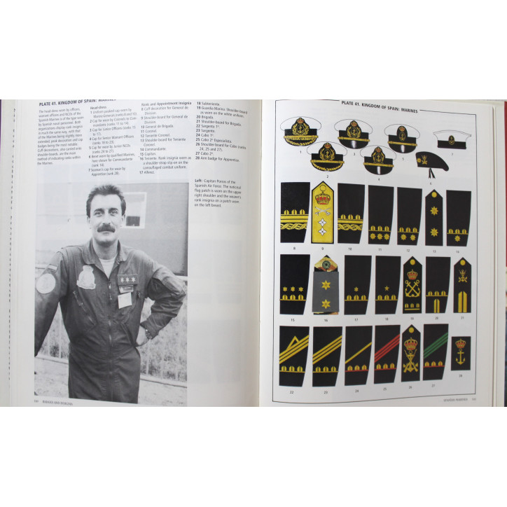 Livre NATO Forces: An Illustrated Reference to Their Organization and Insignia