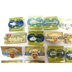 Lot de 18 insignes metal Russe ref 60 