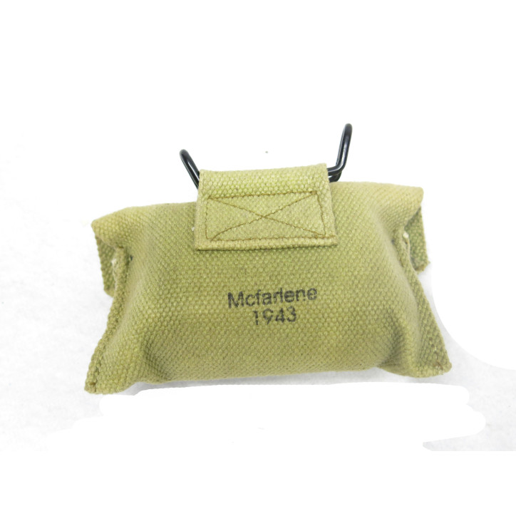 Porte pansement avec 2 pansements US original toile US M1924 daté 1943  ref 33