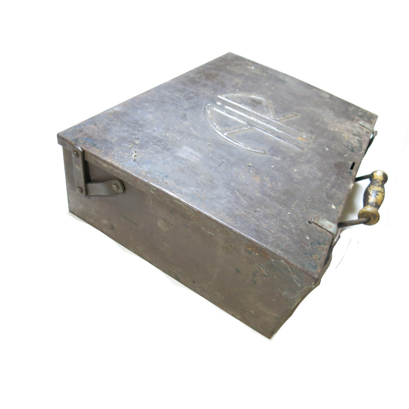 Caisse metal non identifiée  ref 741