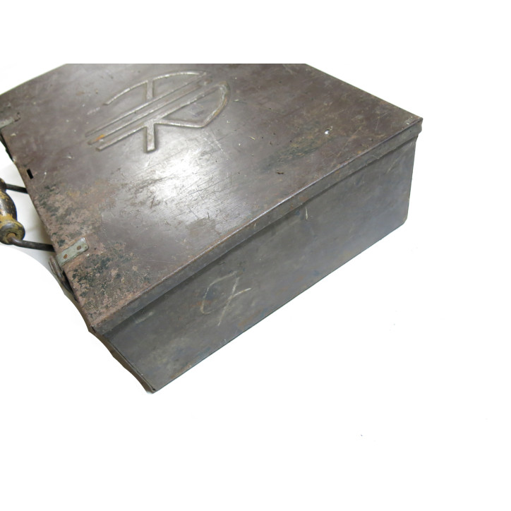 Caisse metal non identifiée  ref 741