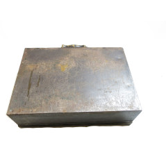 Caisse metal non identifiée  ref 741