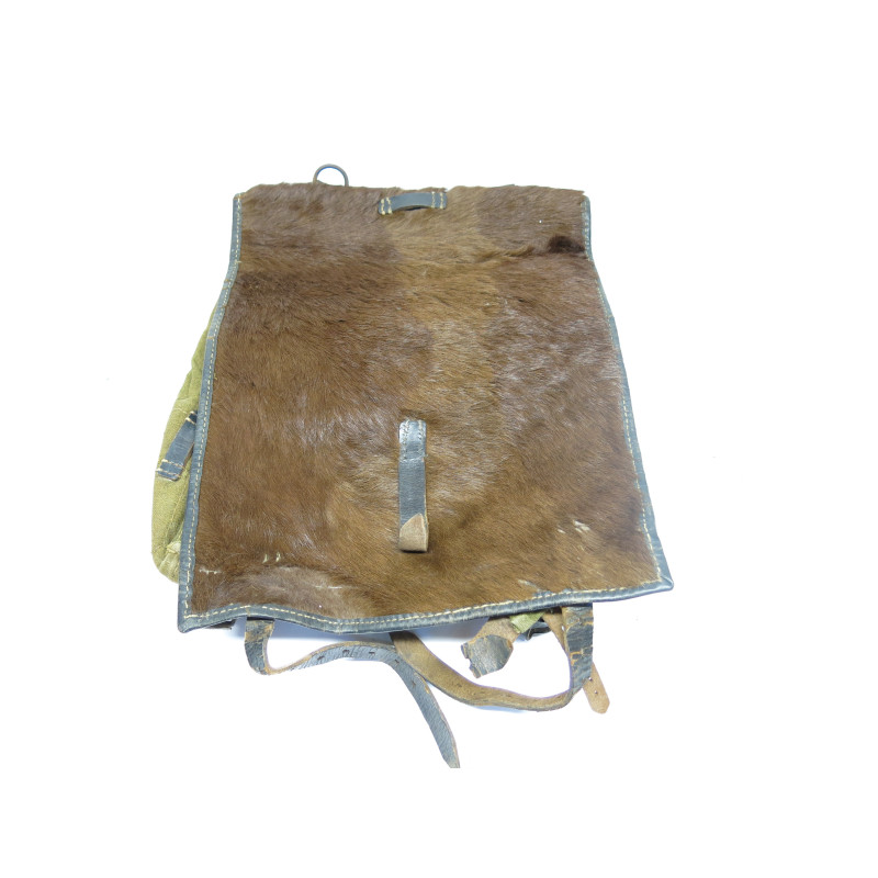 Sac a dos poil de vache Allemand daté 1941  ref  1010
