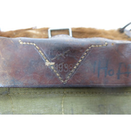 Sac a dos poil de vache Allemand daté 1938   ref  1030