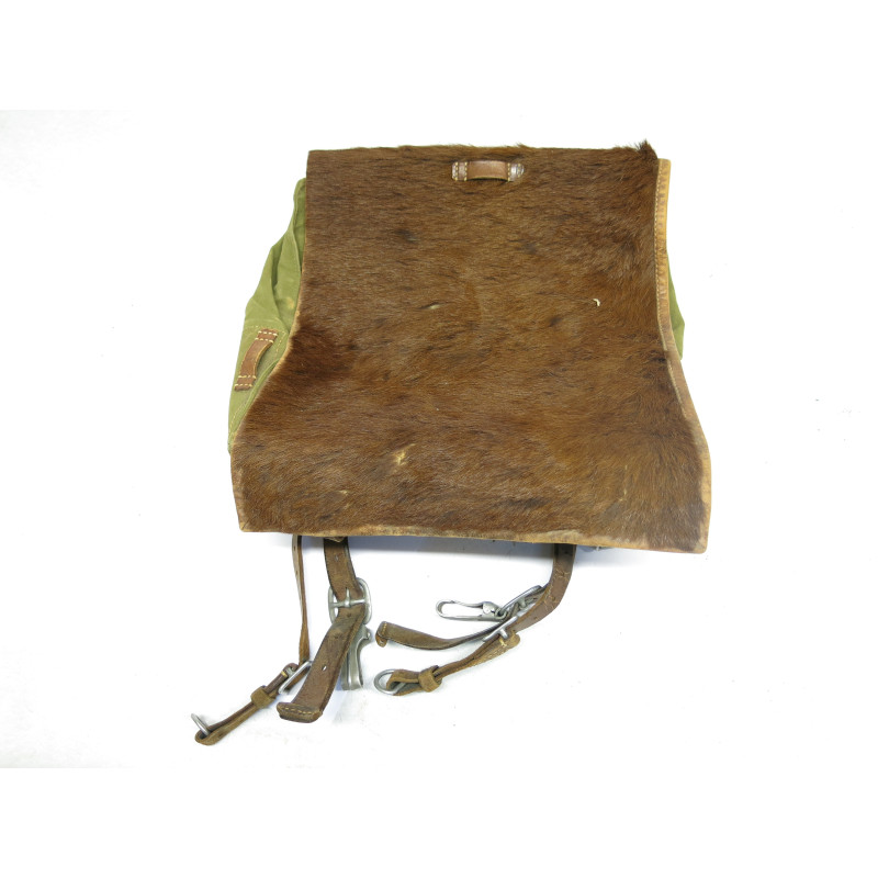 Sac a dos poil de vache Allemand daté 1936   ref  1050